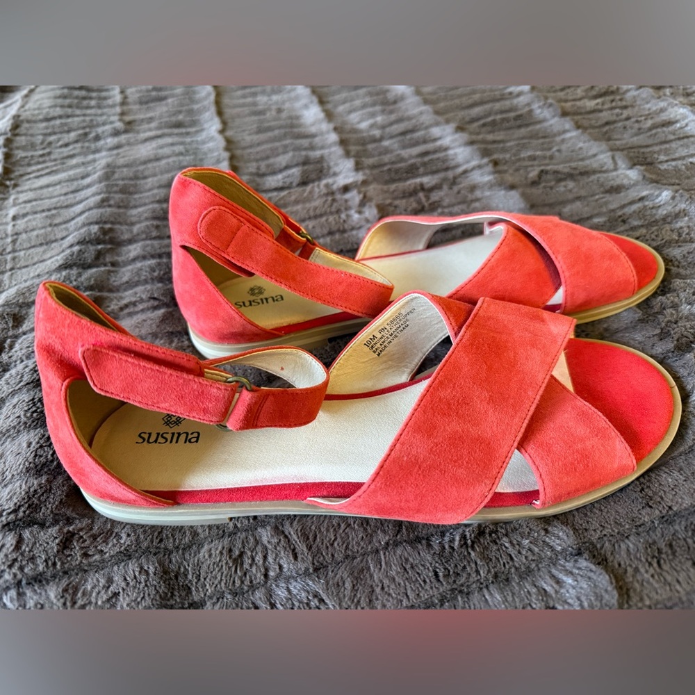 Susina Orange-red crisscross flat sandals 10